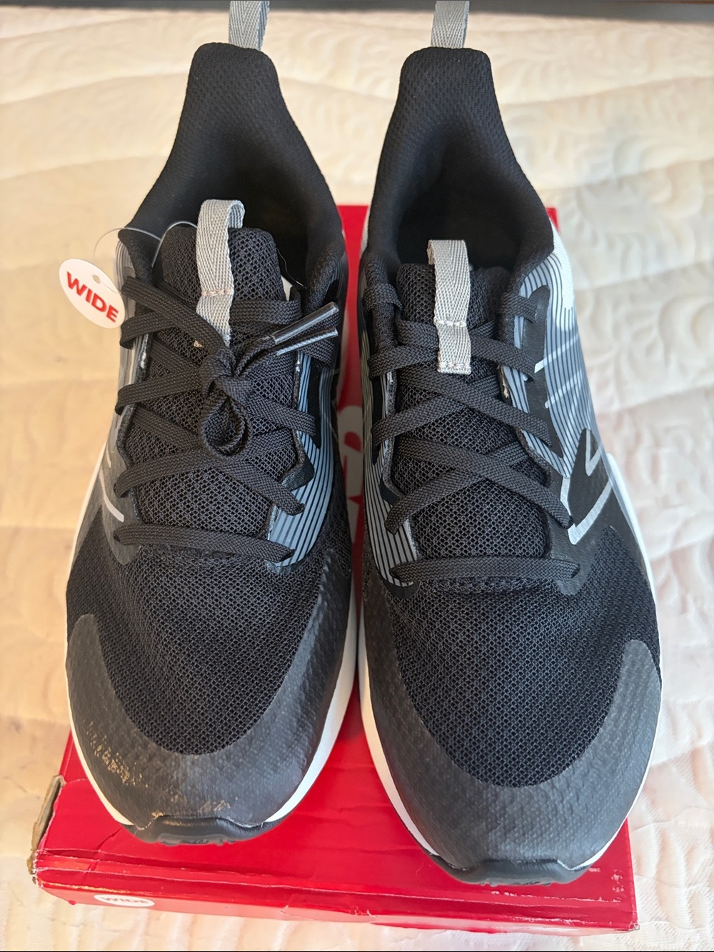 New Balance - Picture 3 of 3